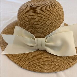 Chic Women's Tan Sun Hat with Cream Bow